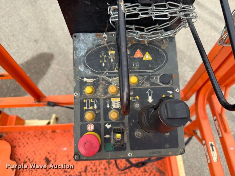 image for item DY3388 2011 JLG 260MRT scissor lift