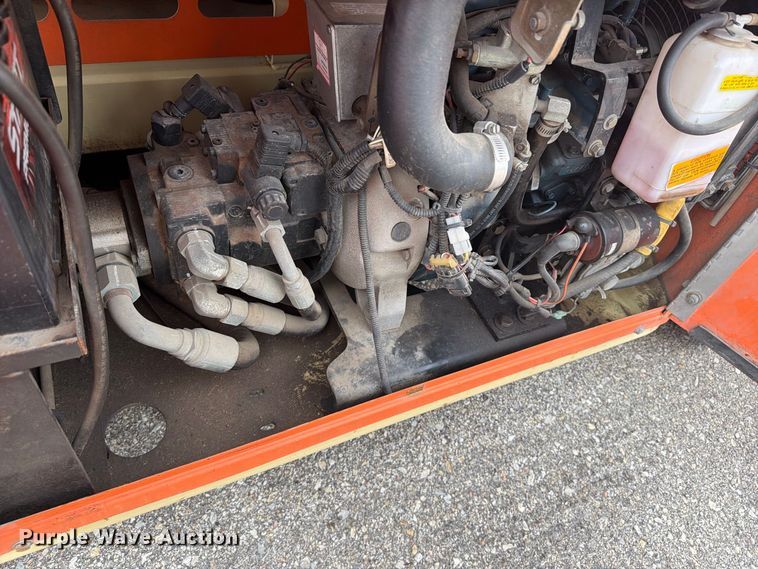 image for item DY3388 2011 JLG 260MRT scissor lift