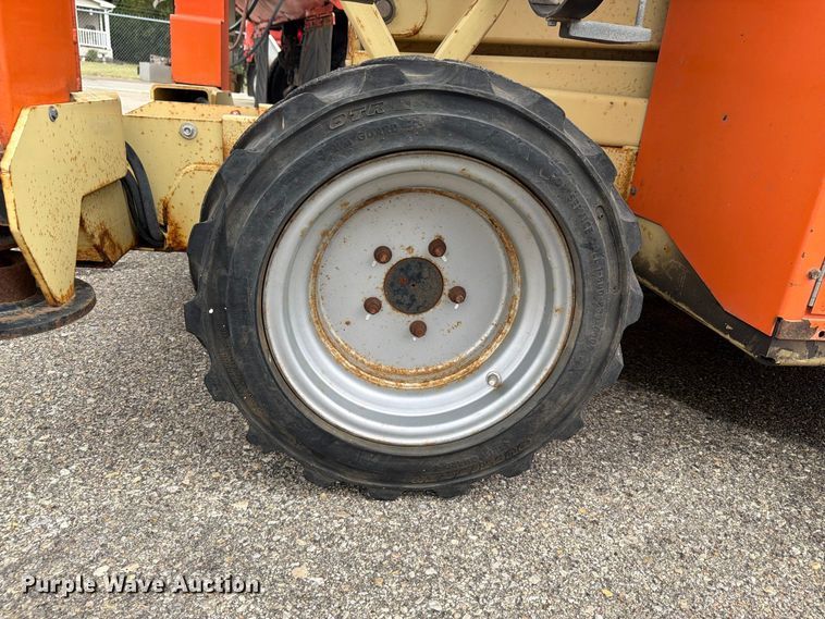 image for item DY3388 2011 JLG 260MRT scissor lift