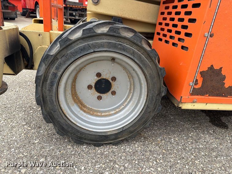 image for item DY3388 2011 JLG 260MRT scissor lift