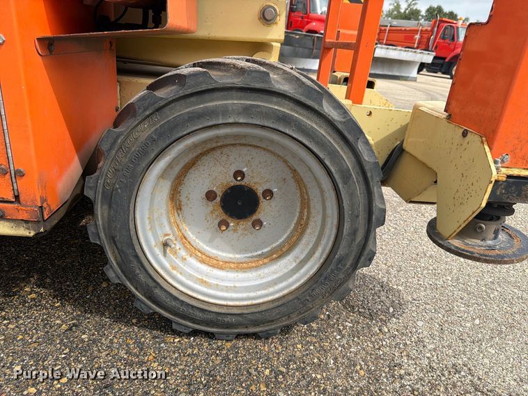 image for item DY3388 2011 JLG 260MRT scissor lift