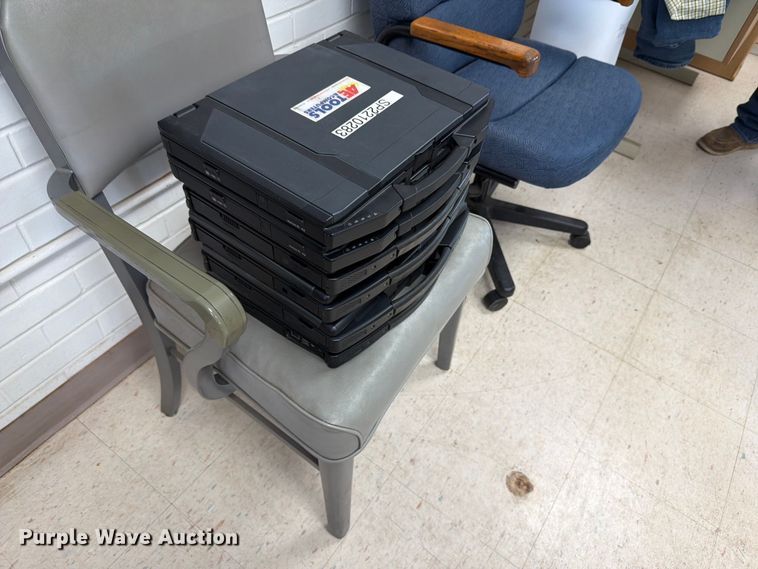 image for item DY3389 (6) Dura book laptops
