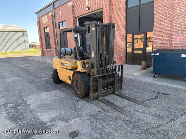 image for item DY3390 2000 Caterpillar GPL40 forklift