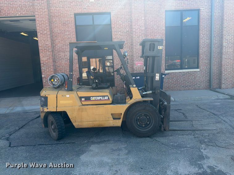 image for item DY3390 2000 Caterpillar GPL40 forklift