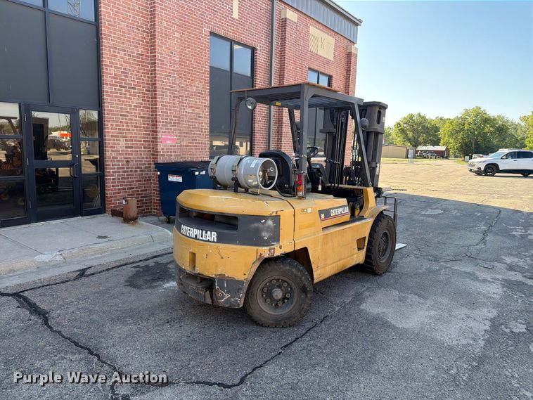 image for item DY3390 2000 Caterpillar GPL40 forklift