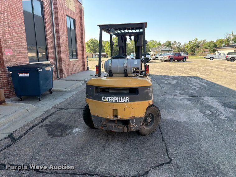 image for item DY3390 2000 Caterpillar GPL40 forklift