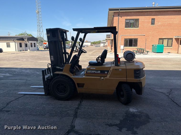 image for item DY3390 2000 Caterpillar GPL40 forklift