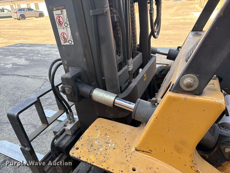 image for item DY3390 2000 Caterpillar GPL40 forklift