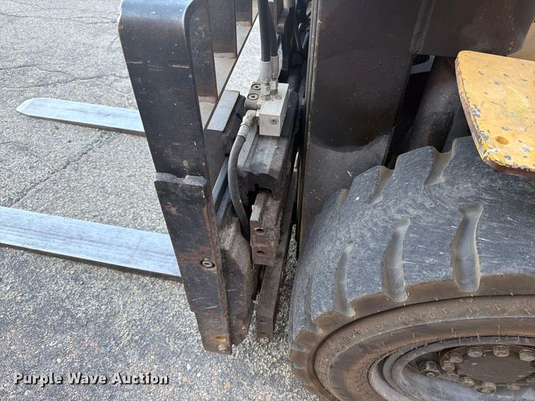 image for item DY3390 2000 Caterpillar GPL40 forklift