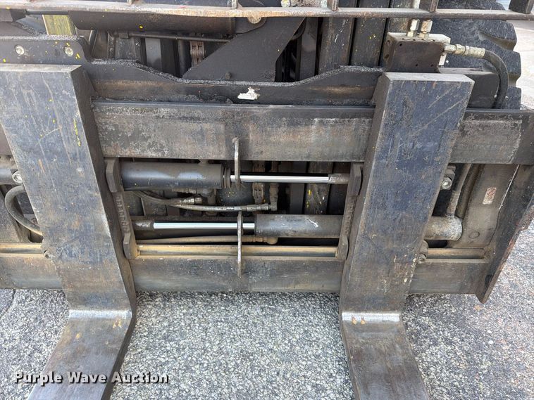 image for item DY3390 2000 Caterpillar GPL40 forklift