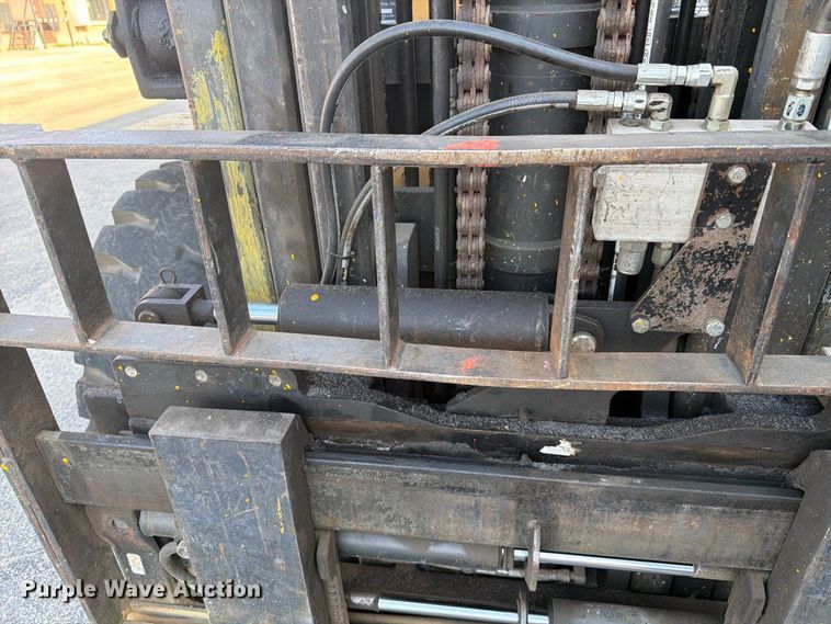 image for item DY3390 2000 Caterpillar GPL40 forklift