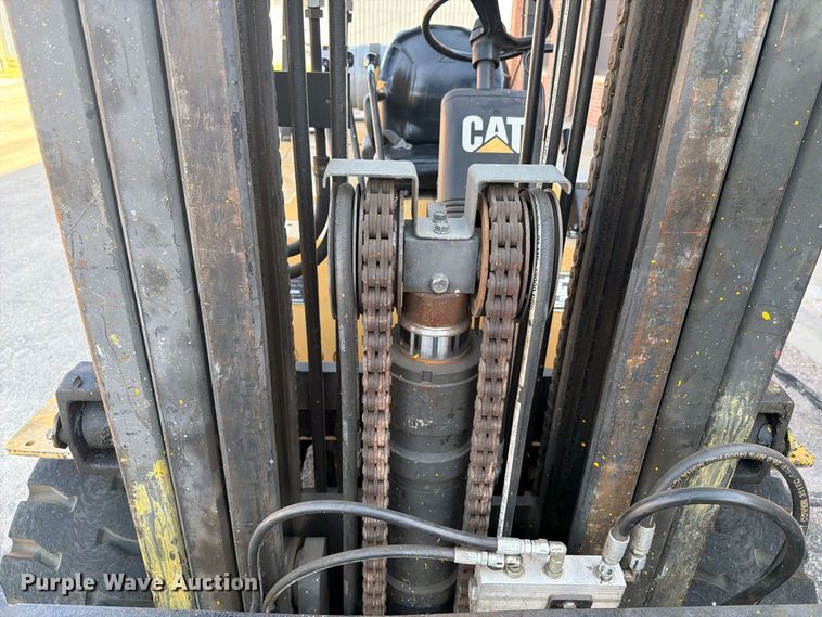 image for item DY3390 2000 Caterpillar GPL40 forklift