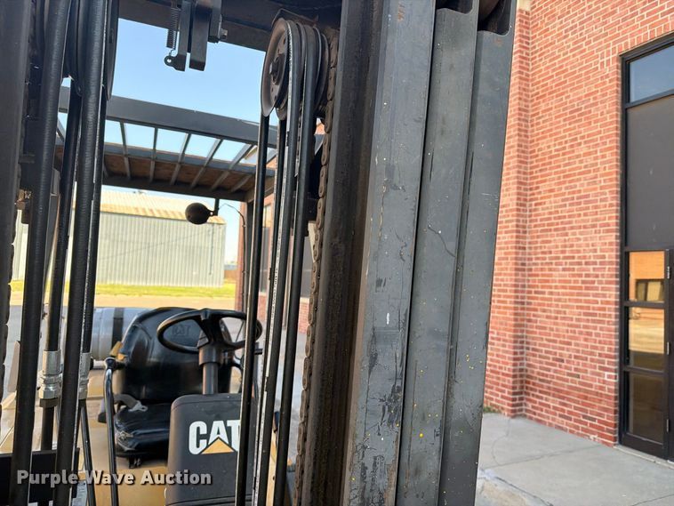 image for item DY3390 2000 Caterpillar GPL40 forklift