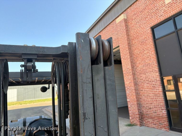 image for item DY3390 2000 Caterpillar GPL40 forklift