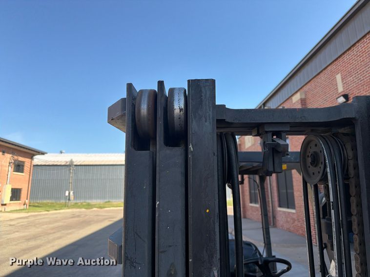 image for item DY3390 2000 Caterpillar GPL40 forklift