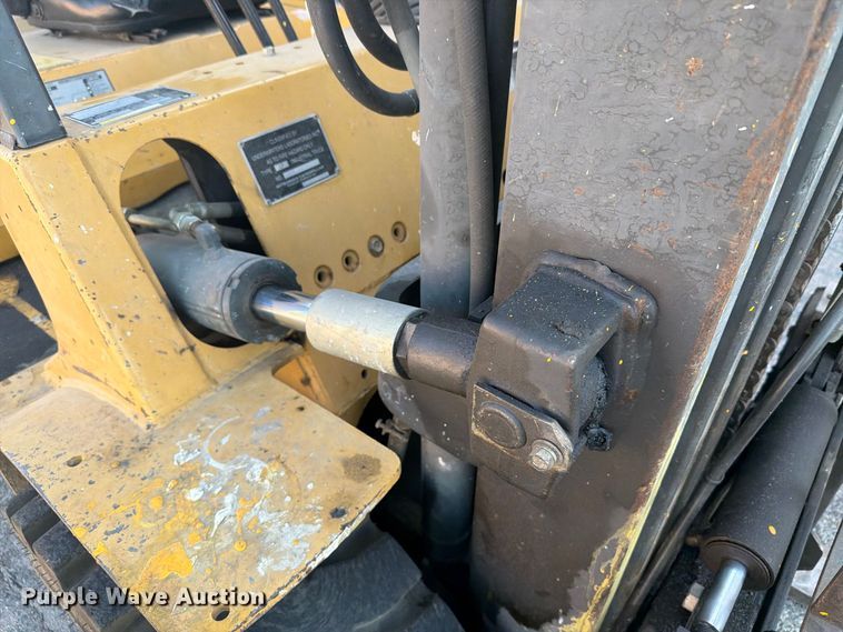 image for item DY3390 2000 Caterpillar GPL40 forklift