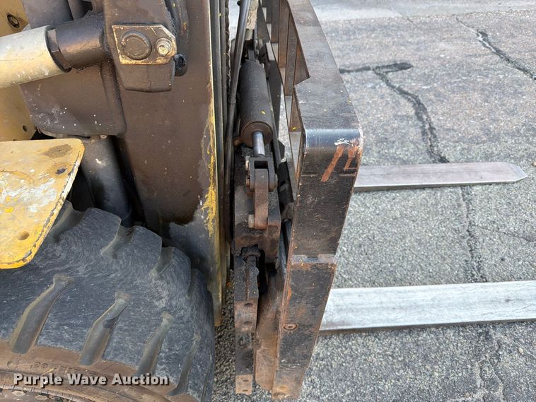 image for item DY3390 2000 Caterpillar GPL40 forklift