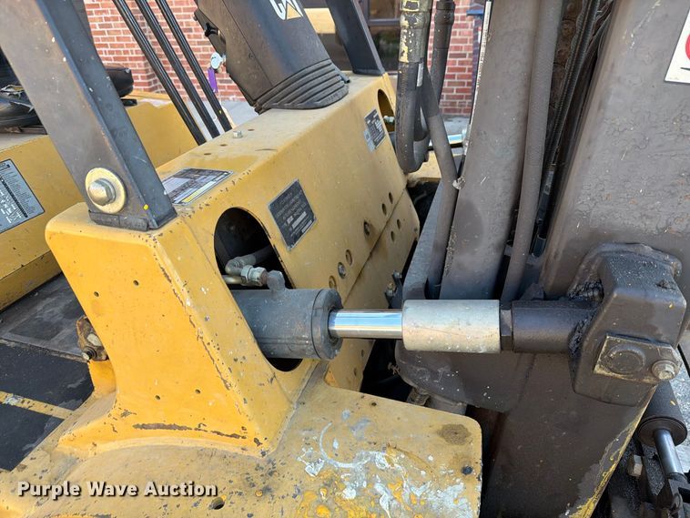 image for item DY3390 2000 Caterpillar GPL40 forklift