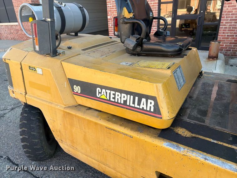 image for item DY3390 2000 Caterpillar GPL40 forklift
