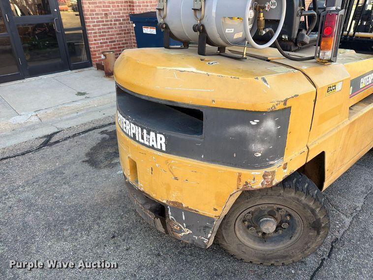 image for item DY3390 2000 Caterpillar GPL40 forklift