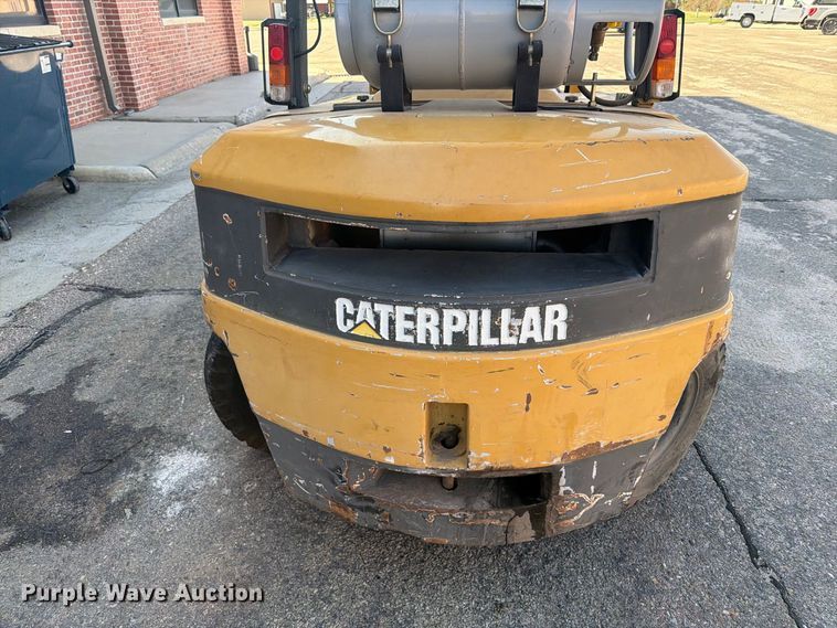 image for item DY3390 2000 Caterpillar GPL40 forklift