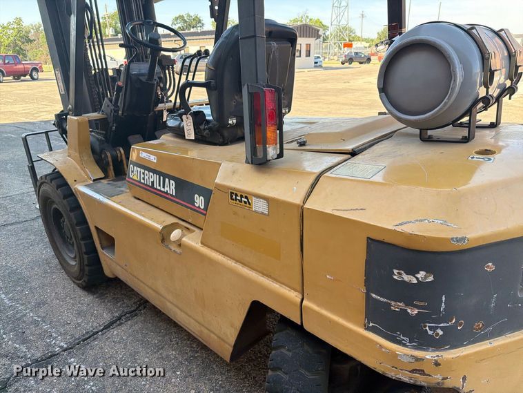 image for item DY3390 2000 Caterpillar GPL40 forklift
