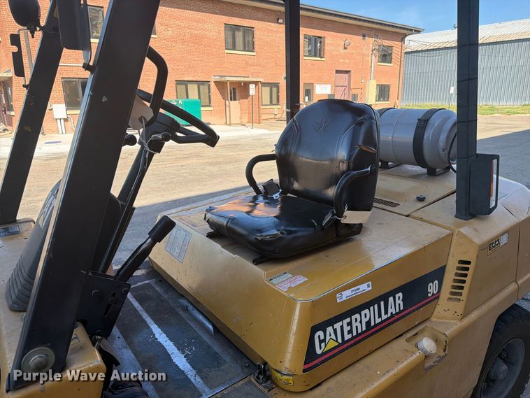 image for item DY3390 2000 Caterpillar GPL40 forklift