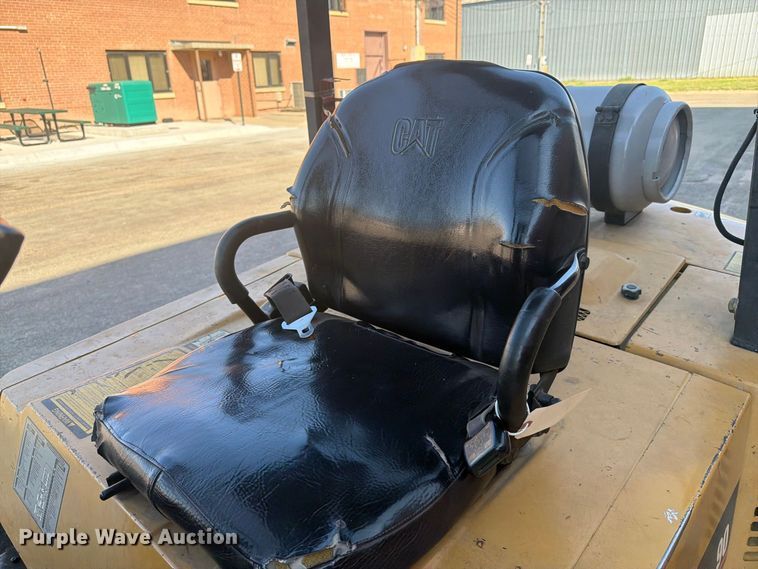 image for item DY3390 2000 Caterpillar GPL40 forklift