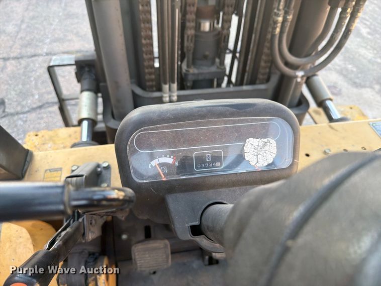 image for item DY3390 2000 Caterpillar GPL40 forklift