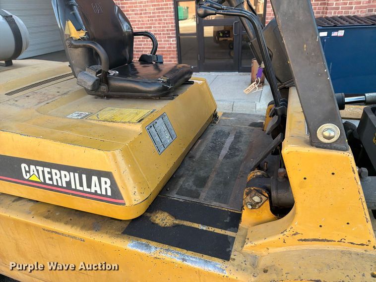image for item DY3390 2000 Caterpillar GPL40 forklift