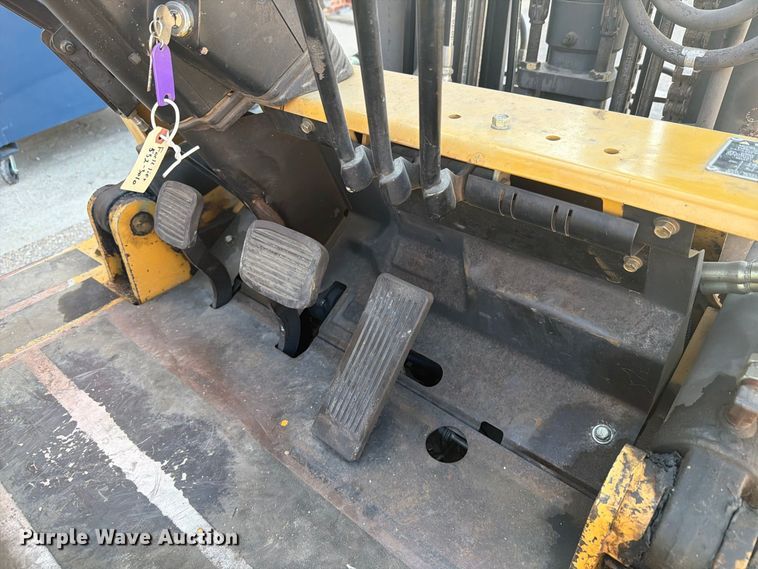 image for item DY3390 2000 Caterpillar GPL40 forklift