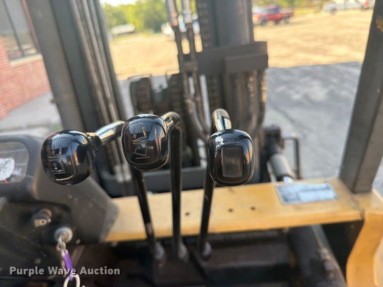 image for item DY3390 2000 Caterpillar GPL40 forklift