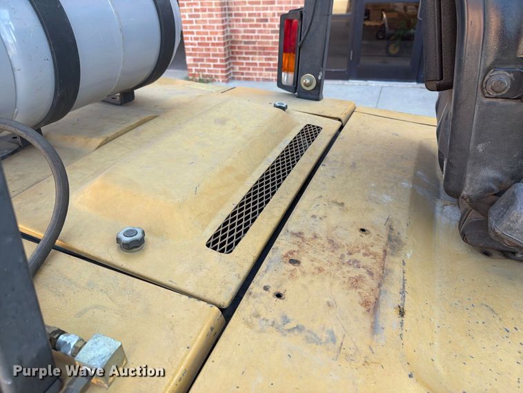 image for item DY3390 2000 Caterpillar GPL40 forklift