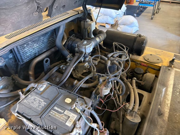 image for item DY3390 2000 Caterpillar GPL40 forklift