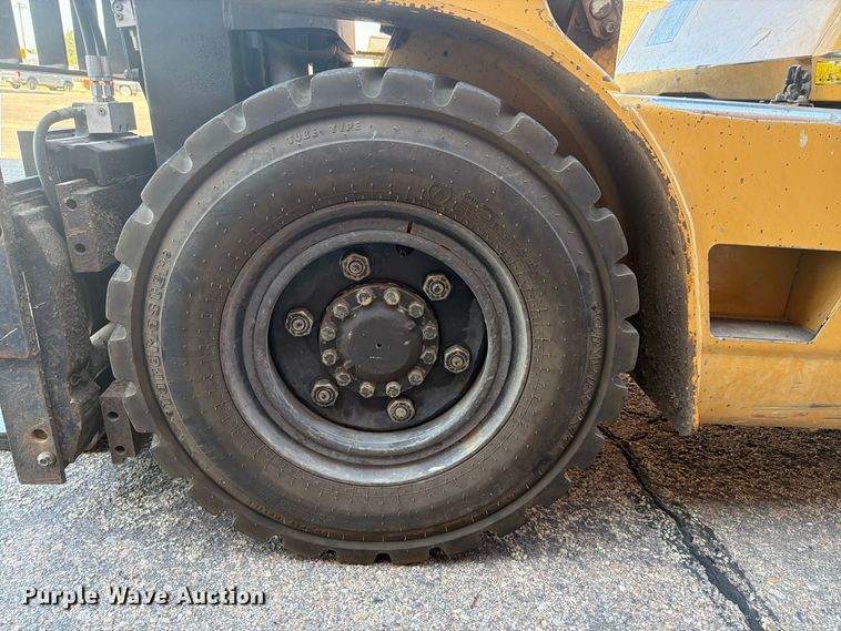 image for item DY3390 2000 Caterpillar GPL40 forklift