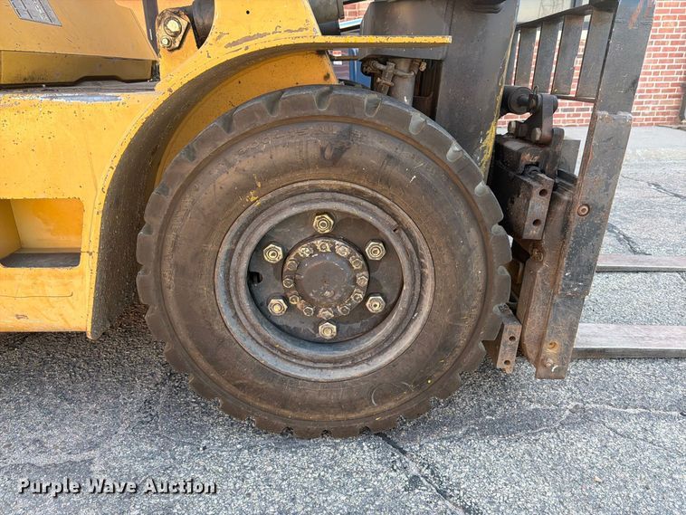 image for item DY3390 2000 Caterpillar GPL40 forklift