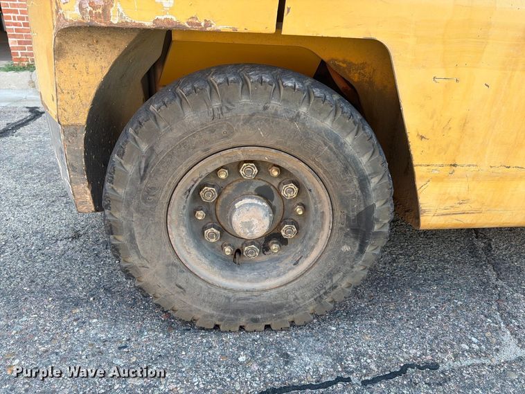 image for item DY3390 2000 Caterpillar GPL40 forklift