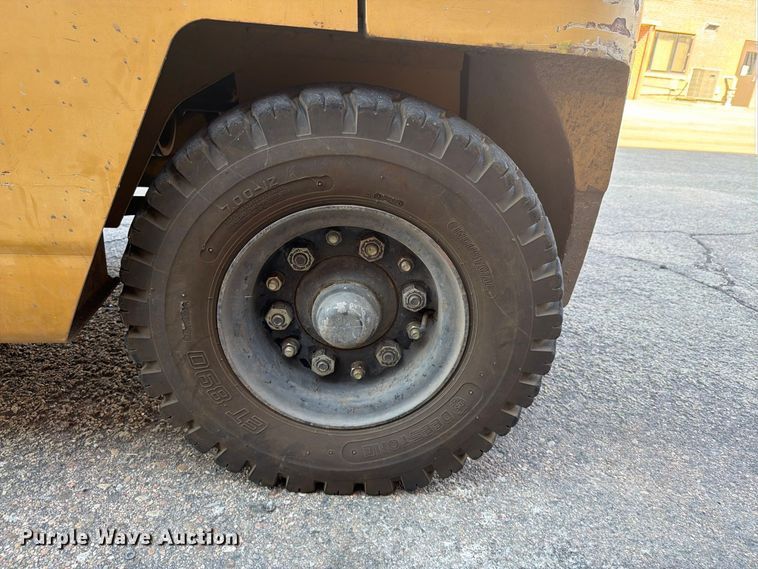 image for item DY3390 2000 Caterpillar GPL40 forklift