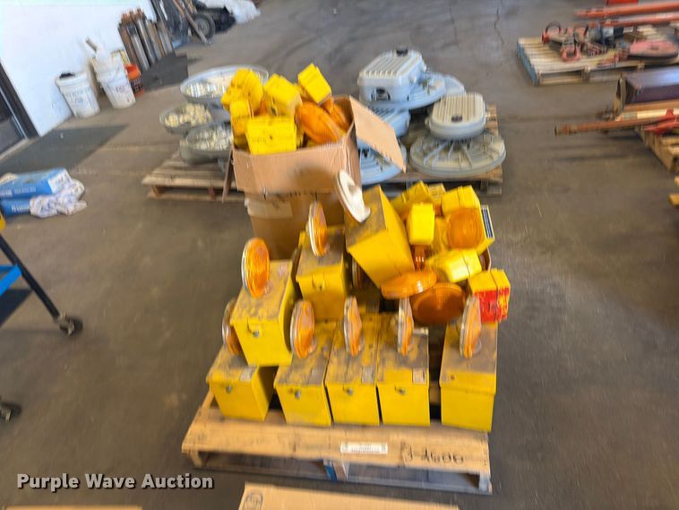 image for item DY3397 Barricade lights