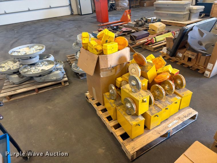 image for item DY3397 Barricade lights