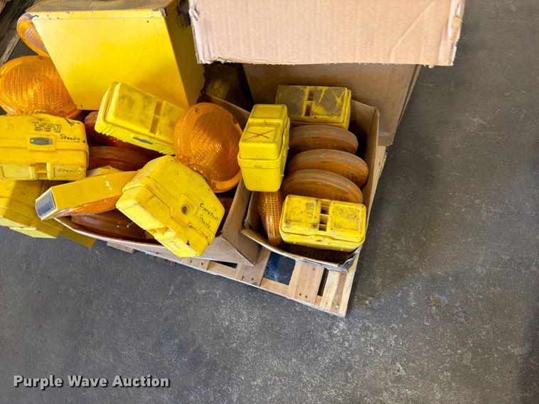image for item DY3397 Barricade lights