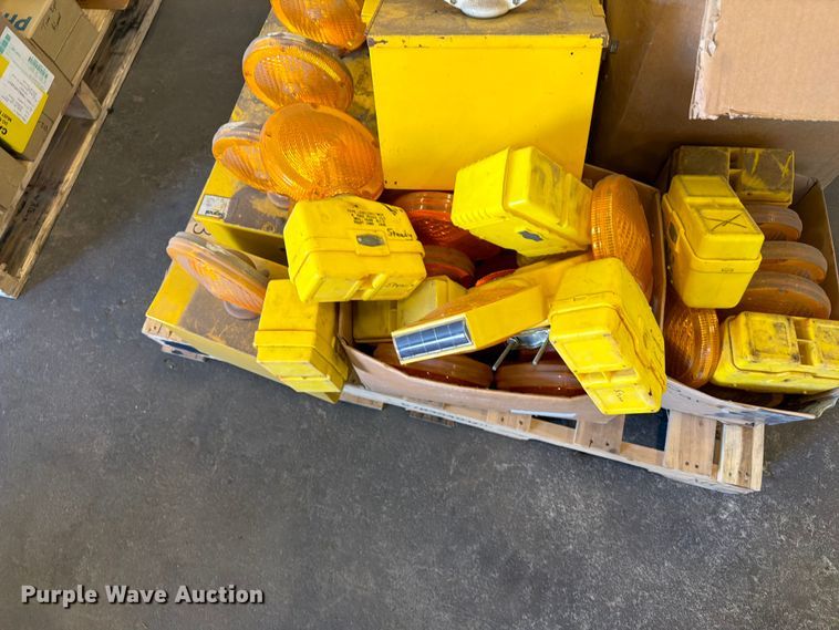 image for item DY3397 Barricade lights