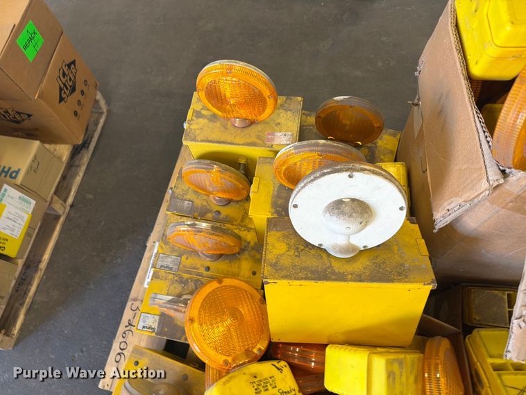 image for item DY3397 Barricade lights