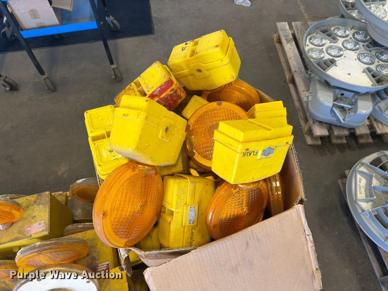image for item DY3397 Barricade lights