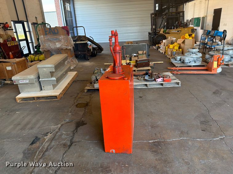 image for item DY3403 Oil tank