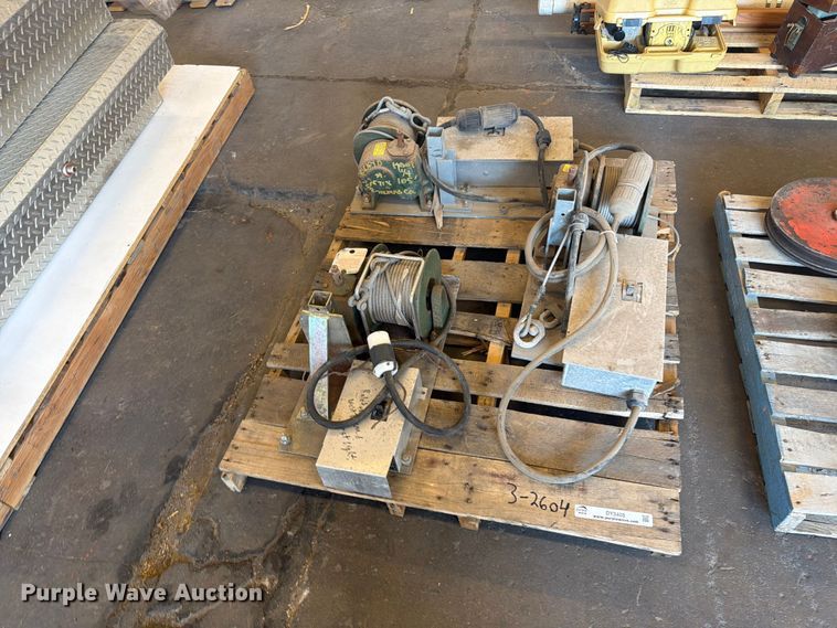 image for item DY3405 (3) winches