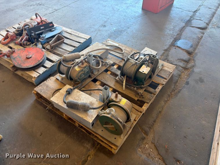 image for item DY3405 (3) winches