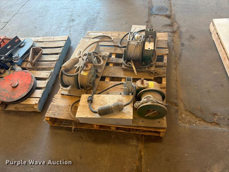 image for item DY3405 (3) winches