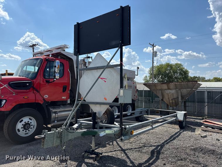 2011 Trinity Vorteq crash attenuator trailer
