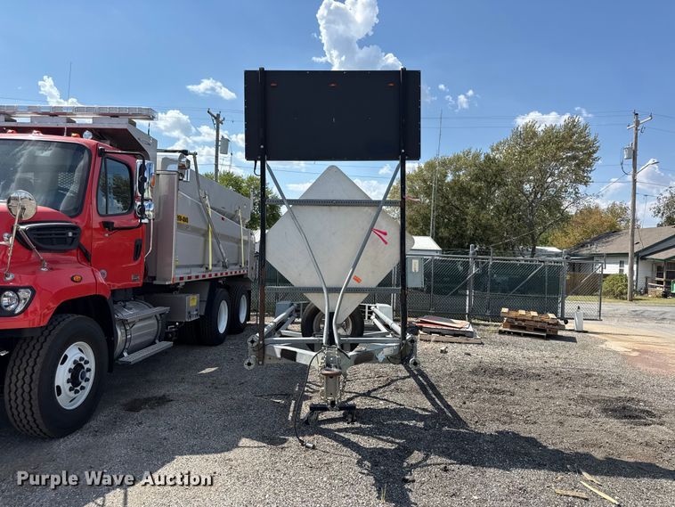 image for item DZ4326 2011 Trinity Vorteq crash attenuator trailer